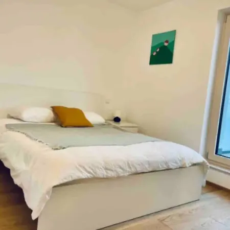 2 Bedrooms Flat In Center W Free Parking &terrace *