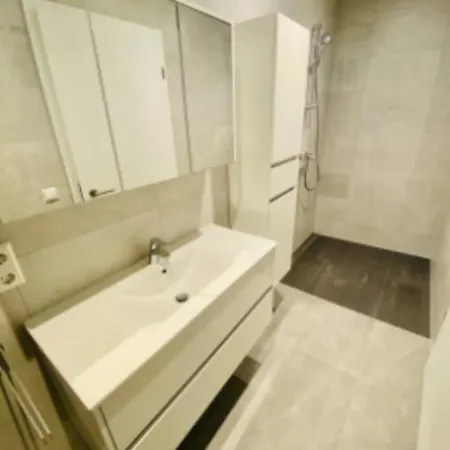2 Bedrooms Flat In Center W Free Parking &terrace *