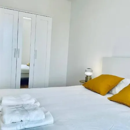 2 Bedrooms Flat In Center W Free Parking &terrace Apartment