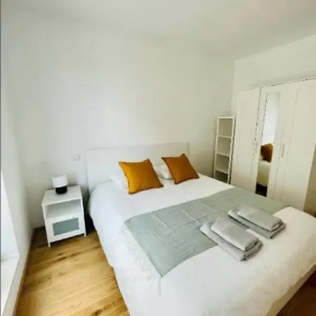 2 Bedrooms Flat In Center W Free Parking &terrace Apartment *